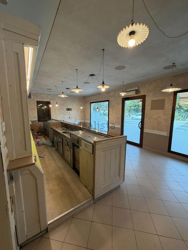 negozio in vendita a Fontanelle