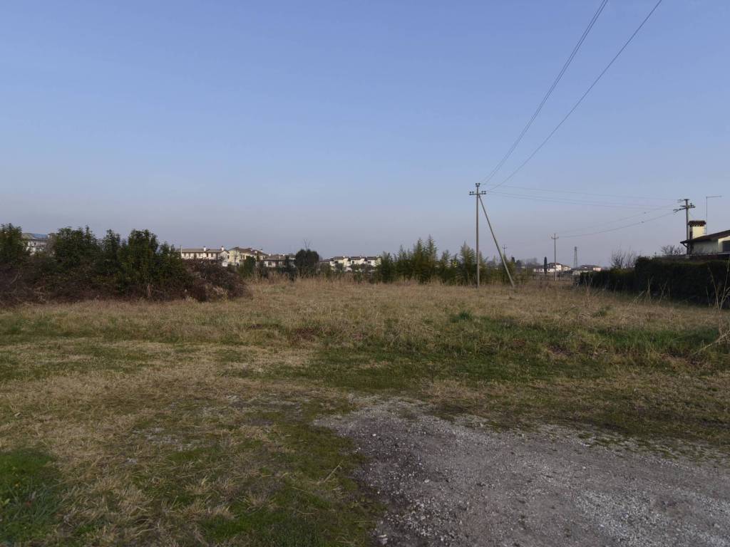 terreno edificabile in vendita a Fonte