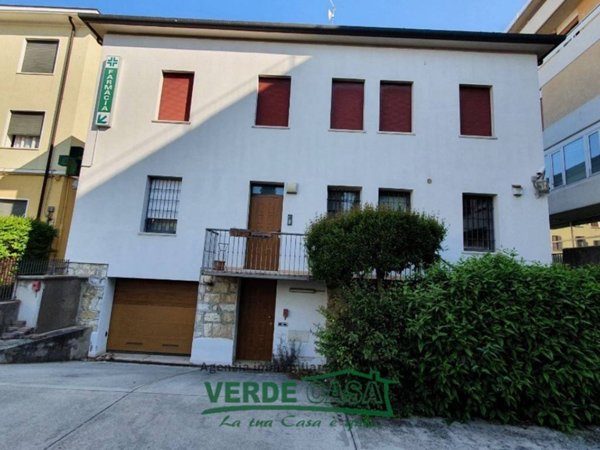 negozio in vendita a Fonte