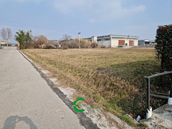 terreno edificabile in vendita a Fonte
