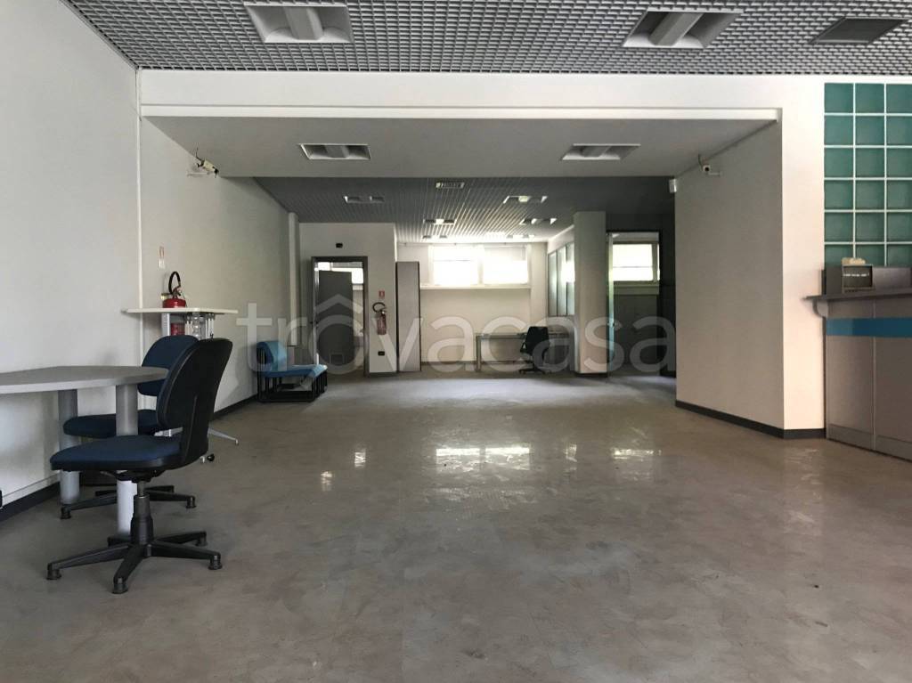 negozio in vendita a Fonte