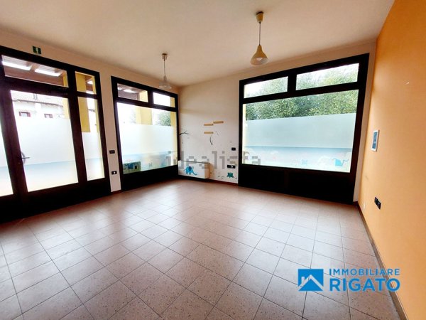 ufficio in vendita a Fonte