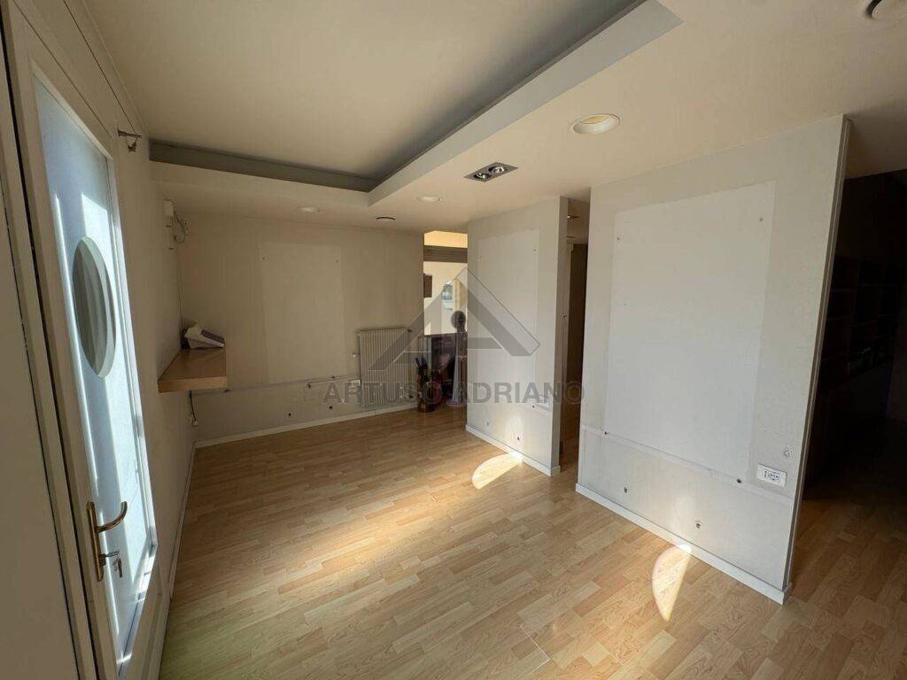 negozio in vendita a Fonte