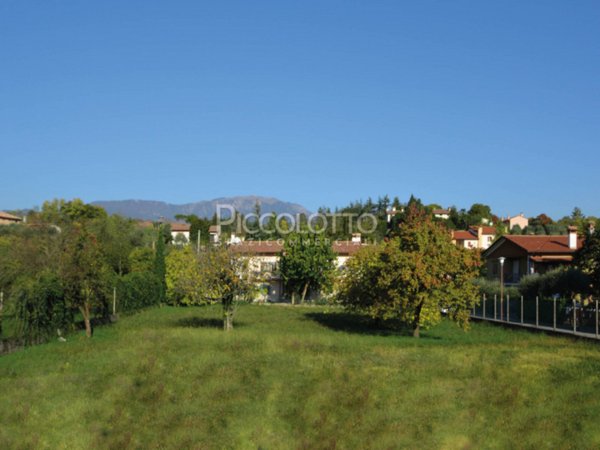 locale di sgombero in vendita a Fonte