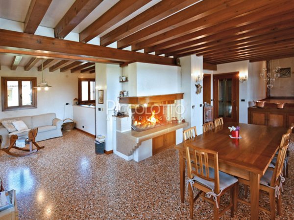 casa indipendente in vendita a Fonte