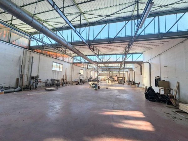 locale commerciale in vendita a Fregona in zona Fratte