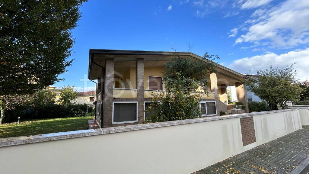 casa indipendente in vendita a Gaiarine
