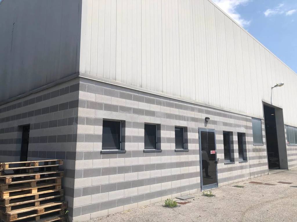 locale commerciale in vendita a Gaiarine in zona Francenigo