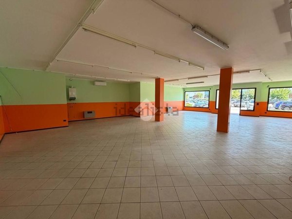 negozio in vendita a Gaiarine in zona Campomolino