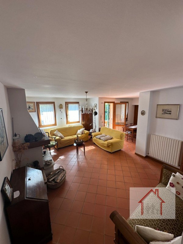 casa indipendente in vendita a Giavera del Montello in zona Santi Angeli