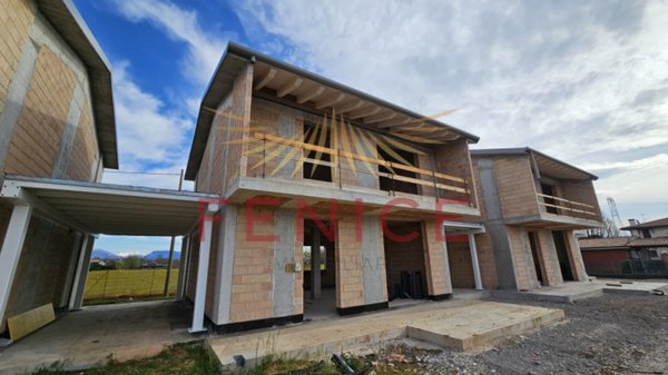 casa indipendente in vendita a Giavera del Montello in zona Cusignana
