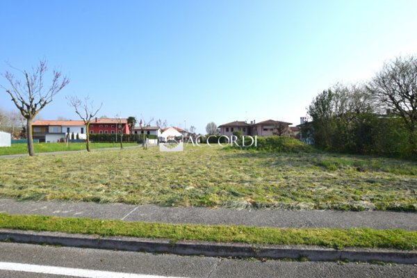 terreno edificabile in vendita a Giavera del Montello