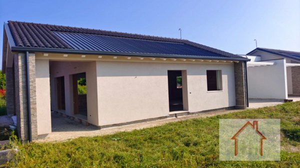 casa indipendente in vendita a Giavera del Montello in zona Cusignana