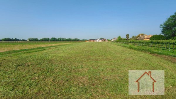 terreno edificabile in vendita a Giavera del Montello in zona Cusignana