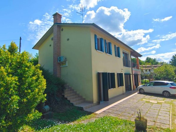 casa indipendente in vendita a Giavera del Montello in zona Santi Angeli