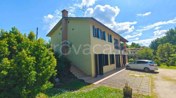 casa indipendente in vendita a Giavera del Montello in zona Santi Angeli