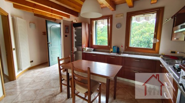 casa indipendente in vendita a Giavera del Montello in zona Santi Angeli