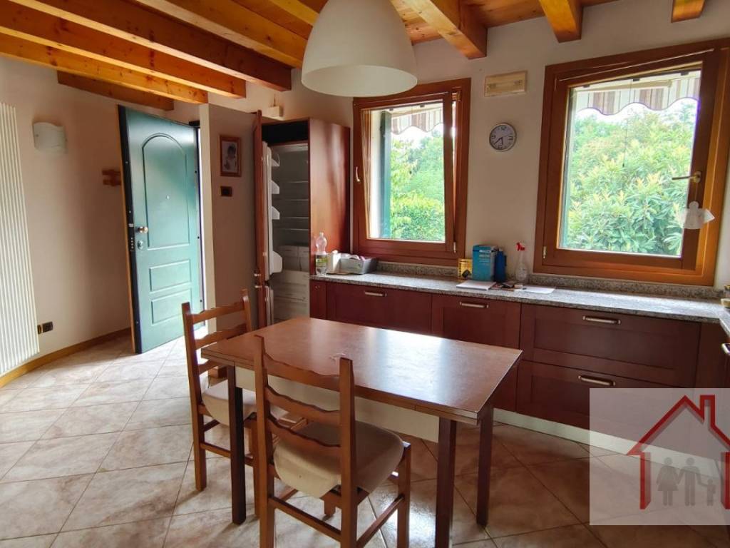casa indipendente in vendita a Giavera del Montello in zona Santi Angeli