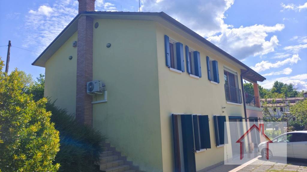 casa indipendente in vendita a Giavera del Montello in zona Santi Angeli