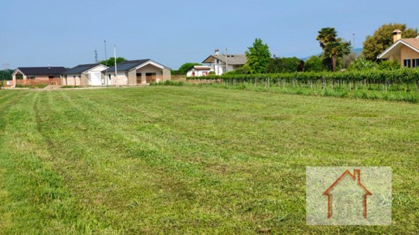 terreno edificabile in vendita a Giavera del Montello in zona Cusignana