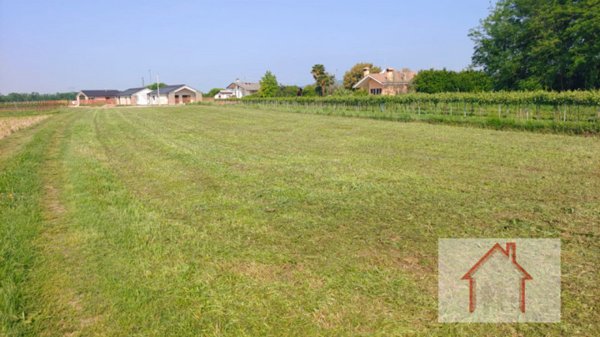 terreno edificabile in vendita a Giavera del Montello in zona Cusignana