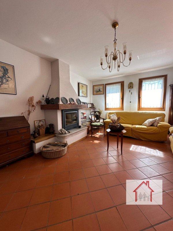 casa indipendente in vendita a Giavera del Montello in zona Santi Angeli