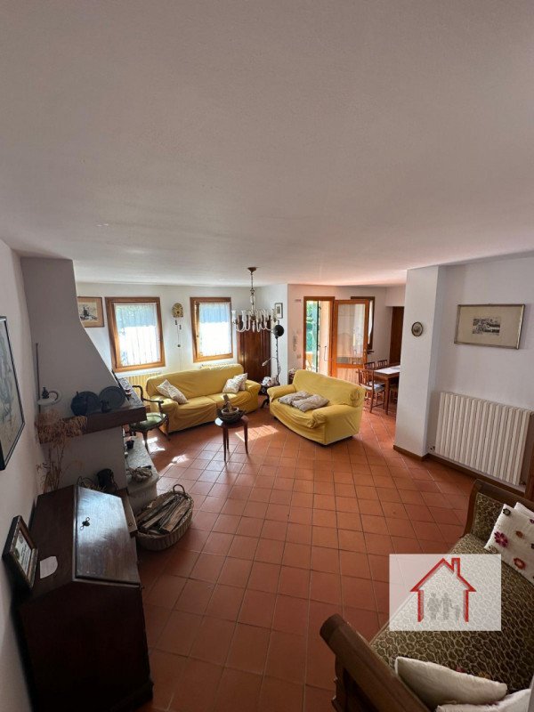 casa indipendente in vendita a Giavera del Montello in zona Santi Angeli