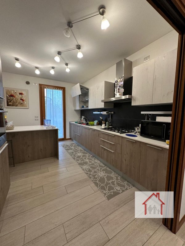 casa semindipendente in vendita a Giavera del Montello in zona Cusignana