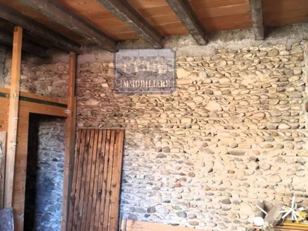 negozio in vendita a Giavera del Montello in zona Cusignana