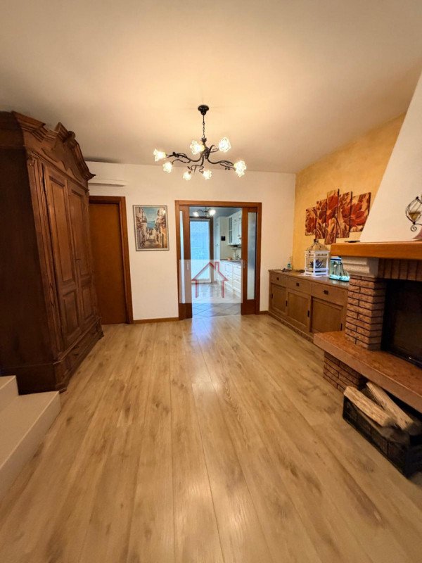 casa semindipendente in vendita a Giavera del Montello in zona Cusignana