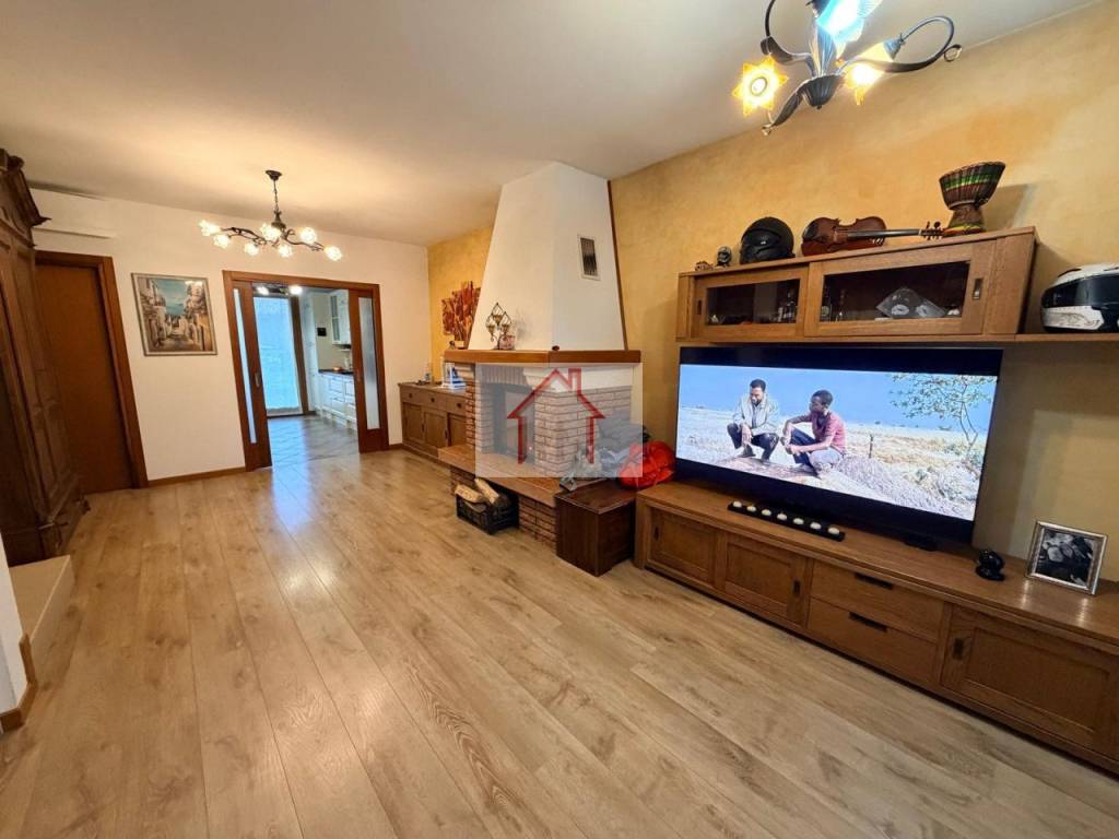 casa indipendente in vendita a Giavera del Montello in zona Cusignana