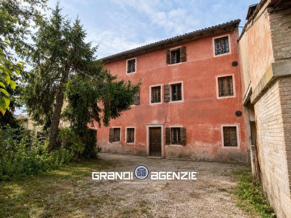 casa indipendente in vendita a Giavera del Montello in zona Santi Angeli