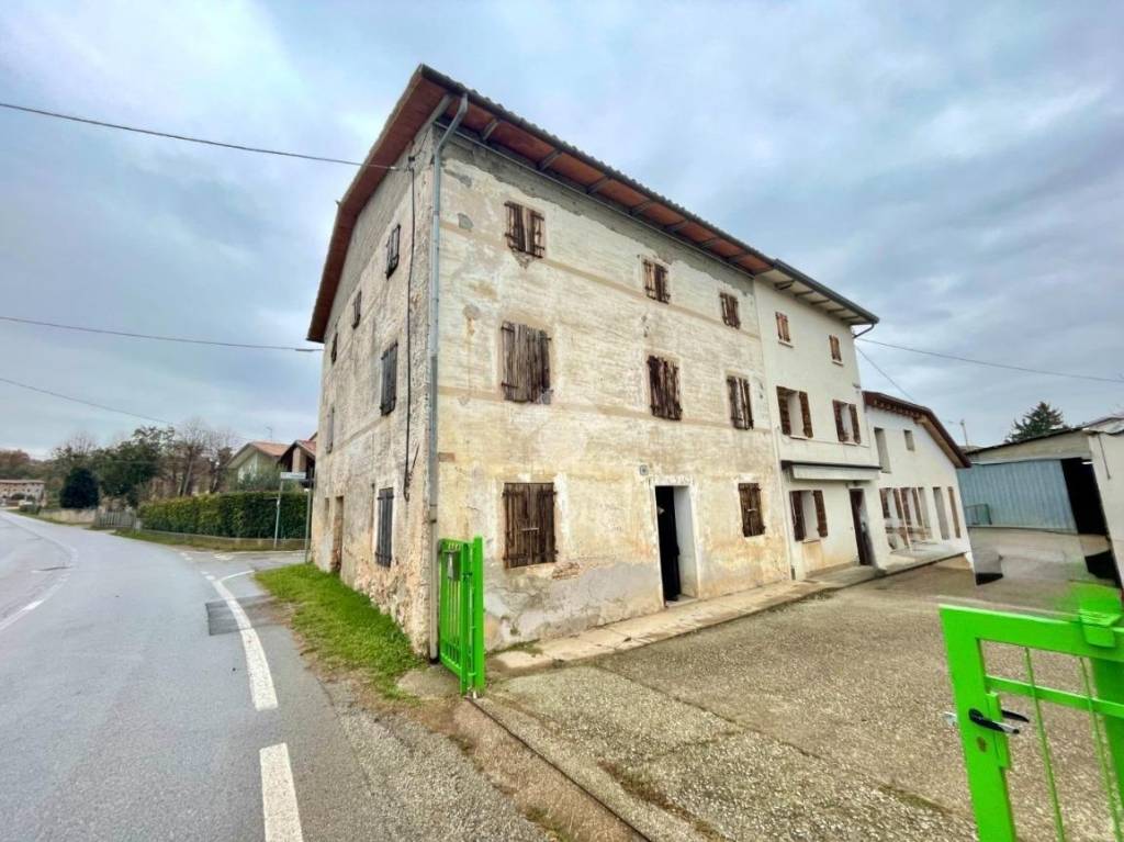 appartamento in vendita a Giavera del Montello in zona Santi Angeli