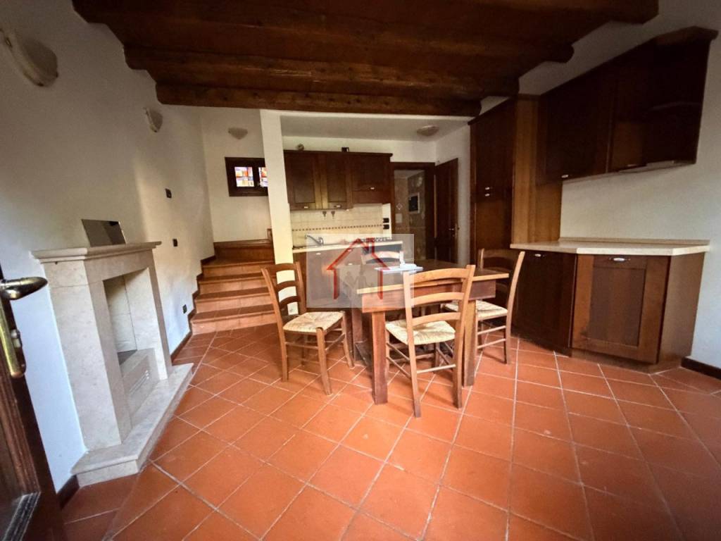 casa indipendente in vendita a Giavera del Montello in zona Santi Angeli