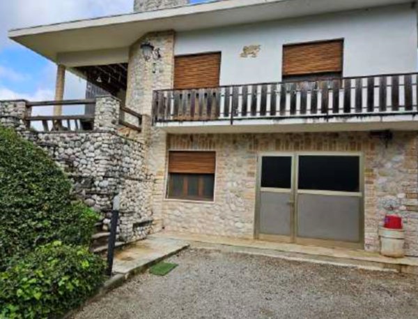 casa indipendente in vendita a Giavera del Montello in zona Santi Angeli