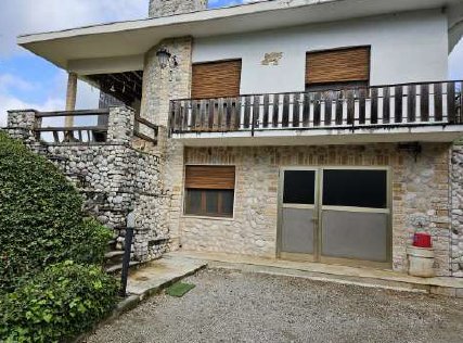 casa indipendente in vendita a Giavera del Montello in zona Santi Angeli