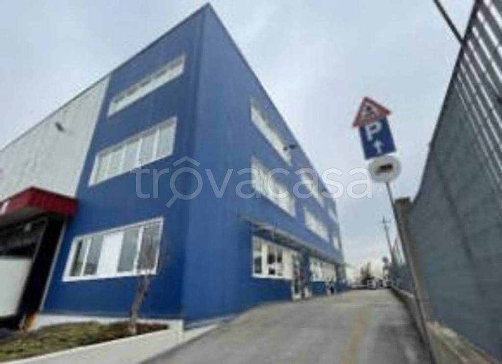 locale commerciale in vendita a Giavera del Montello