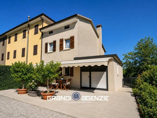 casa indipendente in vendita a Giavera del Montello in zona Santi Angeli