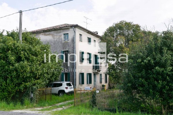 casa indipendente in vendita a Godega di Sant'Urbano in zona Bibano