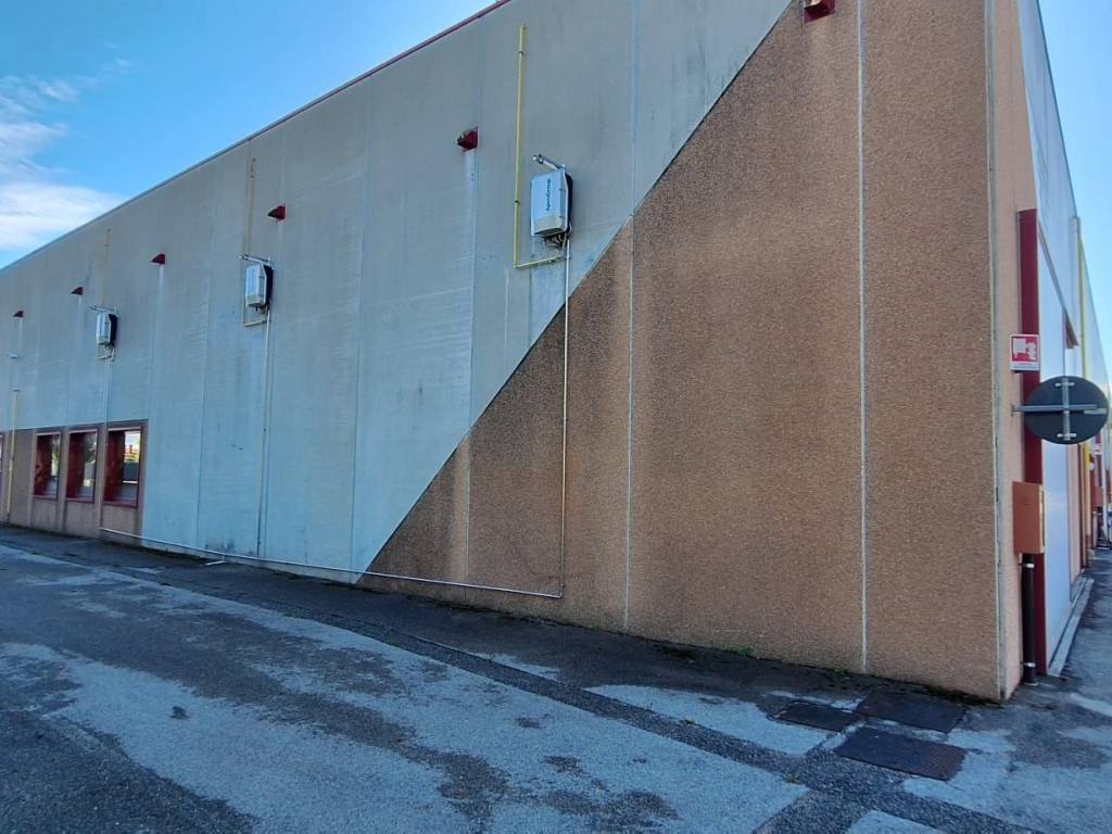 locale commerciale in vendita a Godega di Sant'Urbano