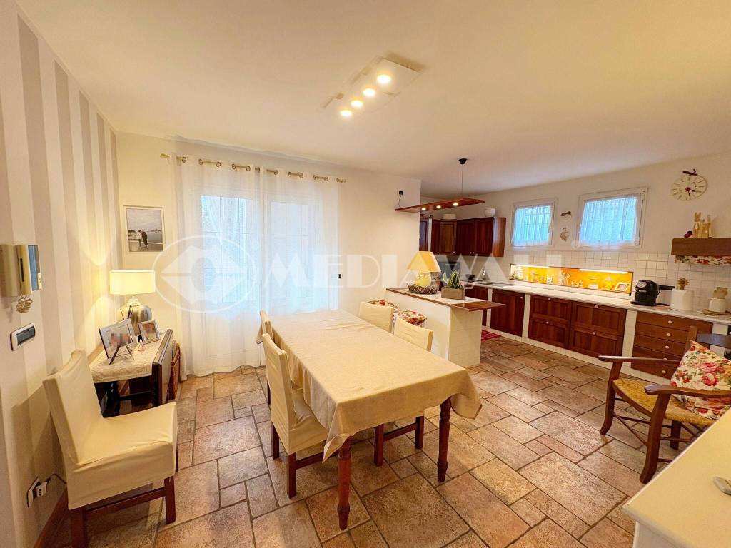 casa indipendente in vendita a Godega di Sant'Urbano in zona Pianzano