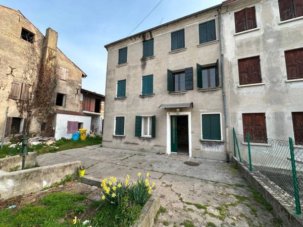 casa indipendente in vendita a Godega di Sant'Urbano in zona Bibano