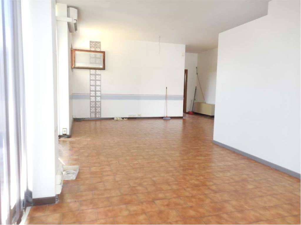 negozio in vendita a Godega di Sant'Urbano