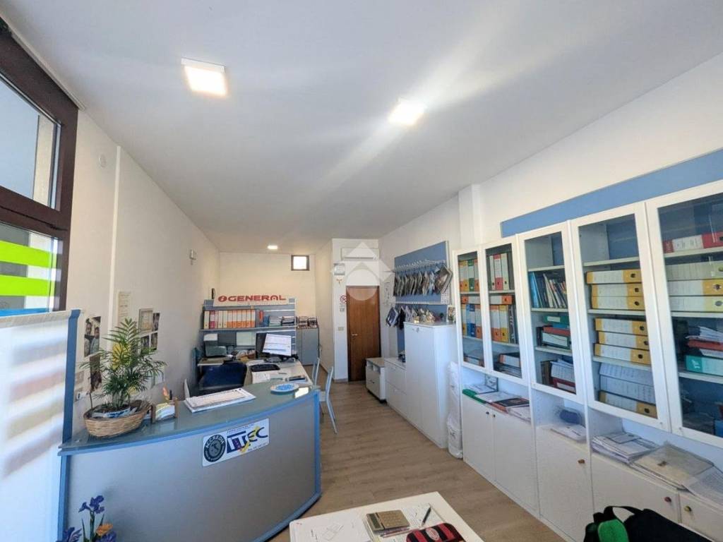 negozio in vendita a Gorgo al Monticano