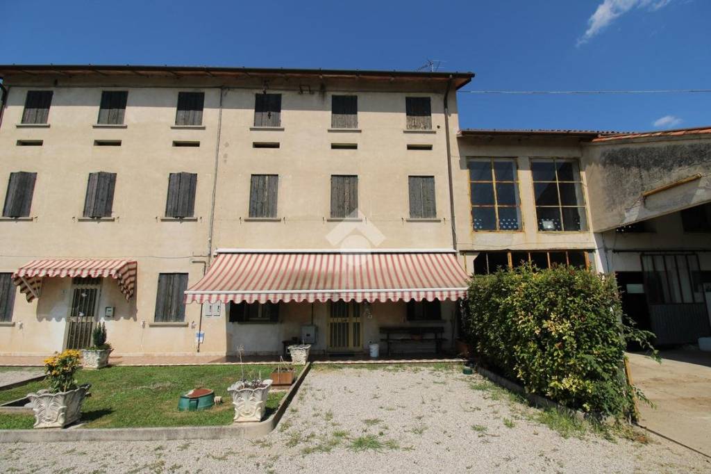 casa indipendente in vendita a Gorgo al Monticano in zona Navolè