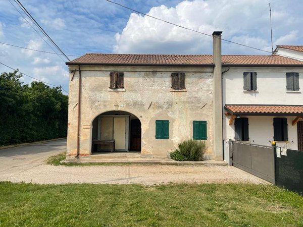 casa indipendente in vendita ad Istrana in zona Ospedaletto
