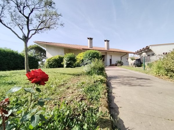 casa indipendente in vendita ad Istrana in zona Sala
