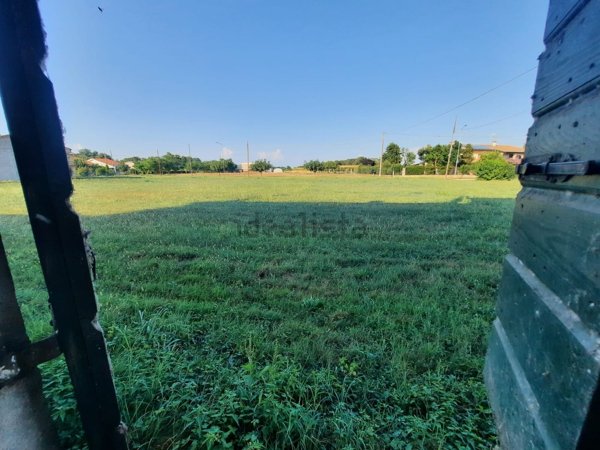 locale di sgombero in vendita ad Istrana