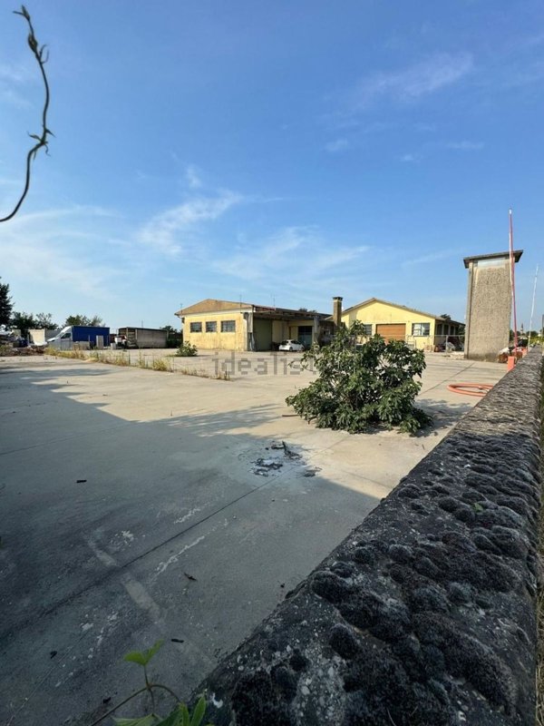 locale di sgombero in vendita ad Istrana