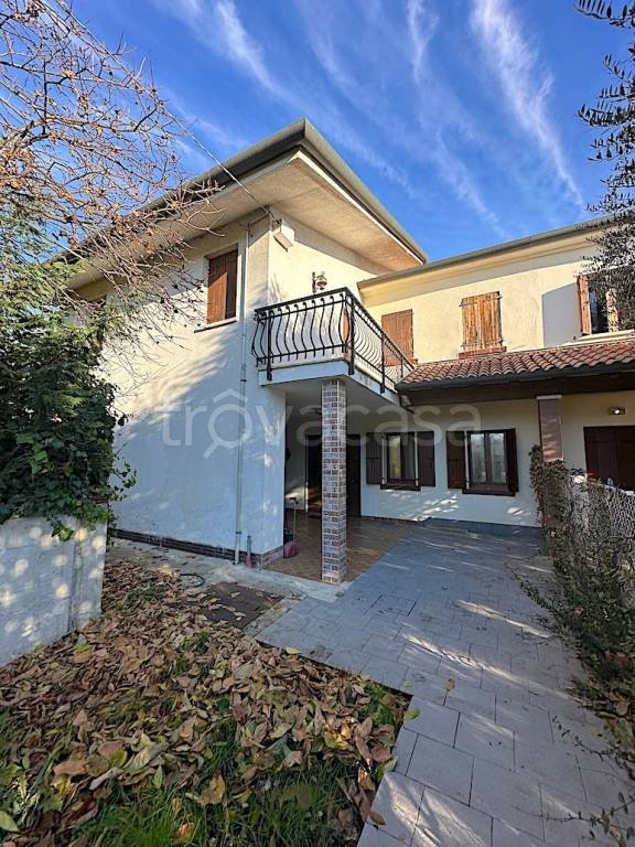 casa indipendente in vendita ad Istrana in zona Sala
